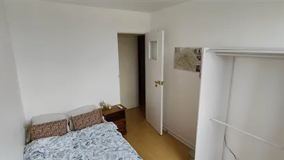 Room for rent in L'Haÿ-les-Roses, Île-de-France