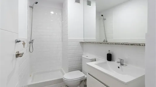 Rooms in Barcelona Ciutat Vella - photo 4