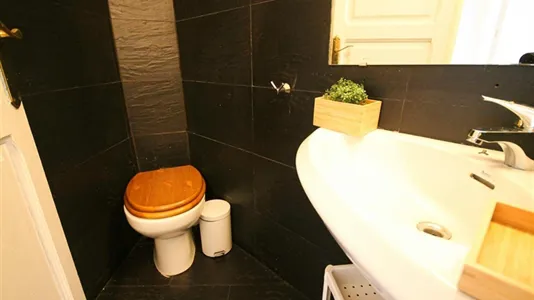 Rooms in Barcelona Eixample - photo 8