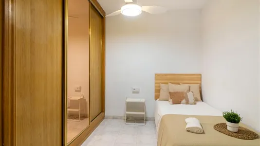 Rooms in el Camí de Vera - photo 5