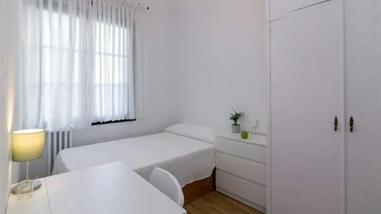 Rooms in Oviedo - photo 3