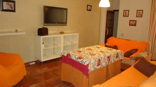 Rooms in Córdoba - photo 4