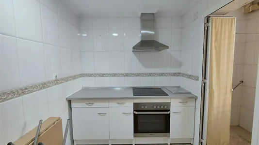 Rooms in Los Bermejales - photo 8