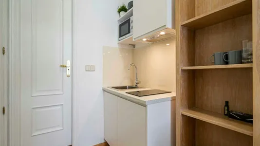 Rooms in Madrid Centro - photo 7