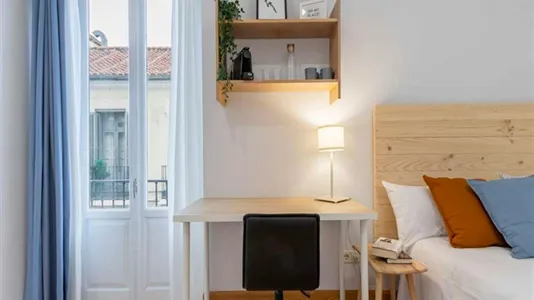 Rooms in Madrid Centro - photo 8