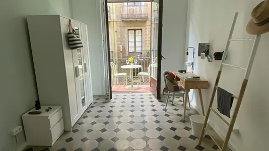 Rooms in Barcelona Ciutat Vella - photo 5