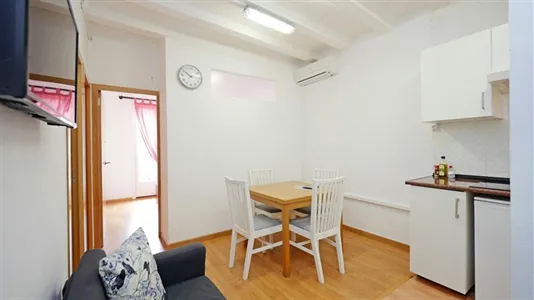 Rooms in Barcelona Ciutat Vella - photo 8