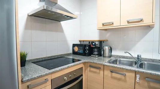 Rooms in Barcelona Ciutat Vella - photo 7