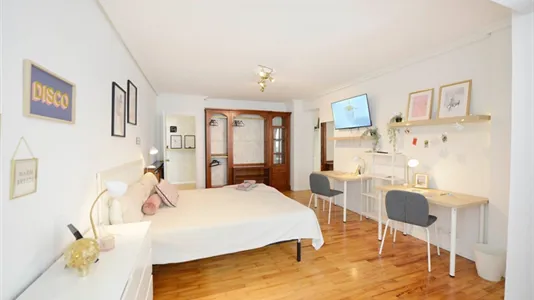 Rooms in Bilbao - photo 7