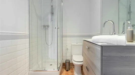 Rooms in Madrid Centro - photo 9