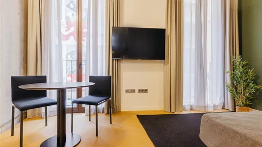 Apartments in Barcelona Ciutat Vella - photo 4