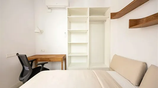 Rooms in Barcelona Eixample - photo 4