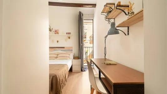 Rooms in Barcelona Ciutat Vella - photo 5