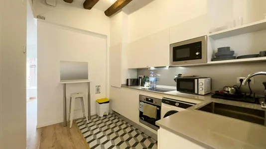 Rooms in Barcelona Ciutat Vella - photo 6