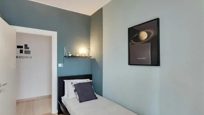 Room for rent in Milano Zona 6 - Barona, Lorenteggio, Milan