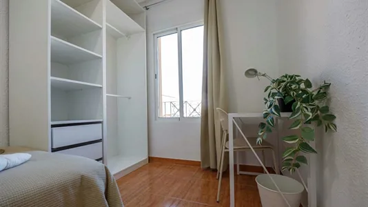 Rooms in el Camí de Vera - photo 3