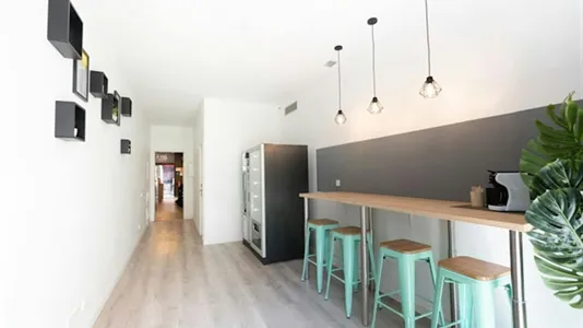 Rooms in Barcelona Ciutat Vella - photo 10