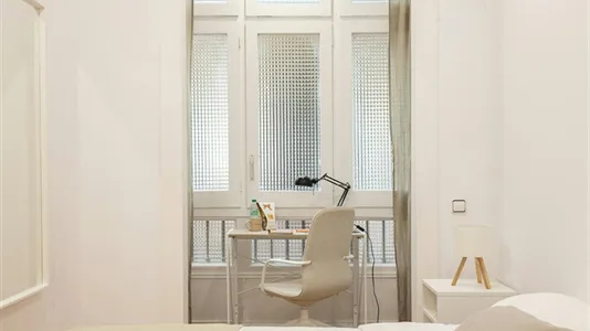 Rooms in Barcelona Ciutat Vella - photo 4