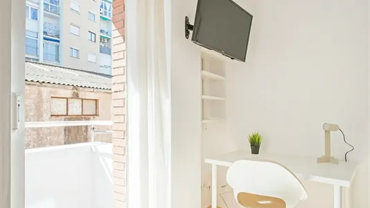 Rooms in Barcelona Sants-Montjuïc - photo 3