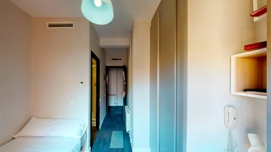 Rooms in Barcelona Ciutat Vella - photo 4