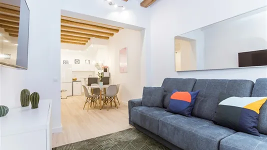 Rooms in Barcelona Ciutat Vella - photo 8