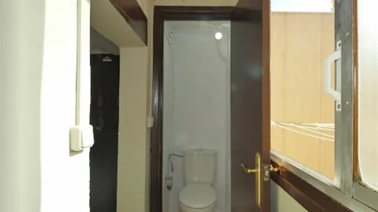 Rooms in Barcelona Ciutat Vella - photo 4