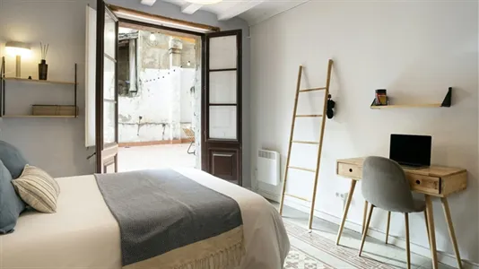 Rooms in Barcelona Ciutat Vella - photo 3