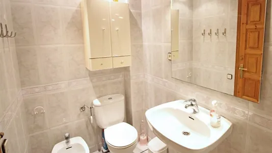 Rooms in Barcelona Ciutat Vella - photo 7