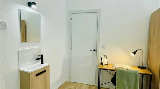 Rooms in Madrid Centro - photo 3