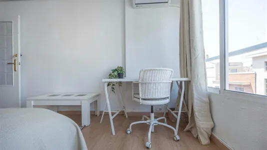 Rooms in el Camí de Vera - photo 4