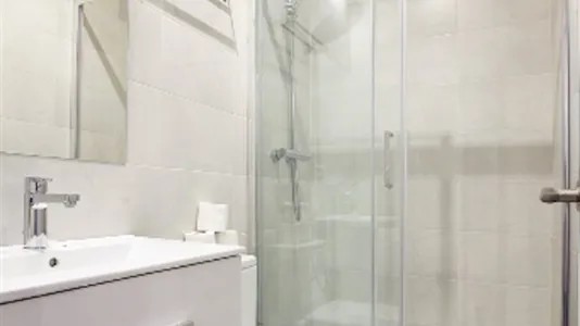 Rooms in Barcelona Ciutat Vella - photo 4