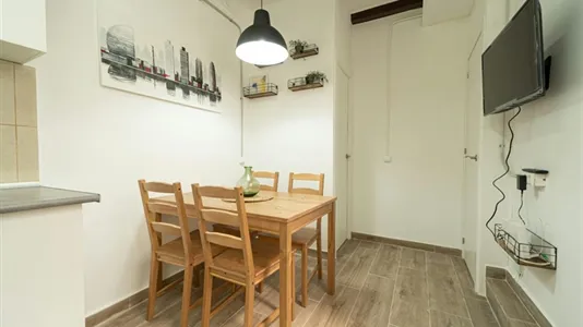 Rooms in Barcelona Ciutat Vella - photo 10