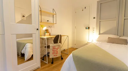 Rooms in Barcelona Ciutat Vella - photo 4