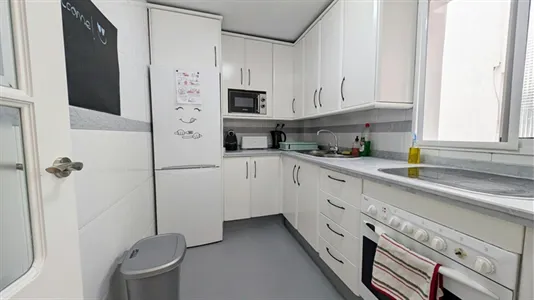 Rooms in Córdoba - photo 8