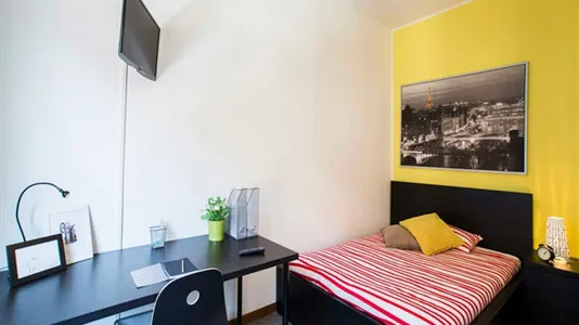 Rooms in Milano Zona 8 - Fiera, Gallaratese, Quarto Oggiaro - photo 2