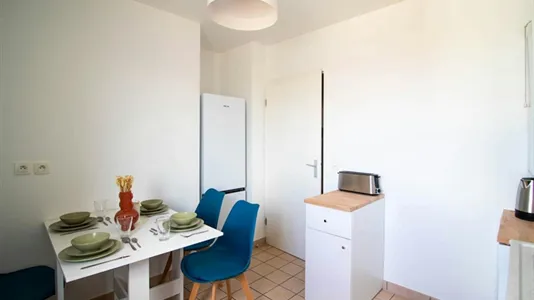 Rooms in Saint-Denis - photo 9