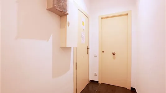 Rooms in Barcelona Ciutat Vella - photo 9