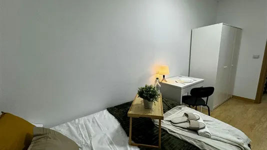 Rooms in El Encinar de los Reyes - photo 4