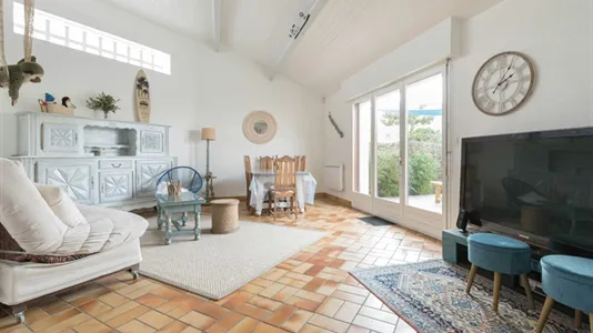 Apartments in Saint-Nazaire - photo 2