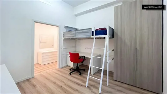 Rooms in Milano Zona 8 - Fiera, Gallaratese, Quarto Oggiaro - photo 2