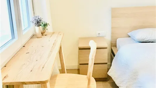 Rooms in Badalona - photo 9