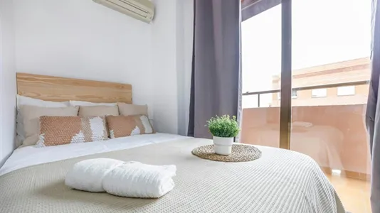 Rooms in el Camí de Vera - photo 4