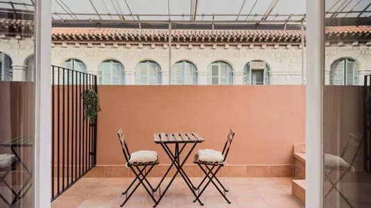 Rooms in Barcelona Ciutat Vella - photo 5