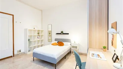 Room for rent in Milano Zona 6 - Barona, Lorenteggio, Milan