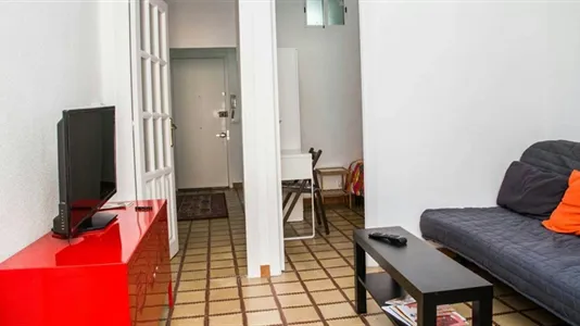 Rooms in Barcelona Ciutat Vella - photo 8