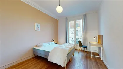 Room for rent in L'Haÿ-les-Roses, Île-de-France