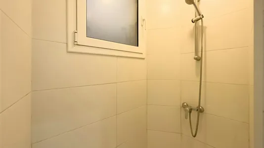 Rooms in Barcelona Ciutat Vella - photo 7