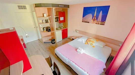 Apartments in Bobigny - photo 1