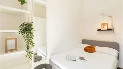 Room for rent in Milano Zona 6 - Barona, Lorenteggio, Milan