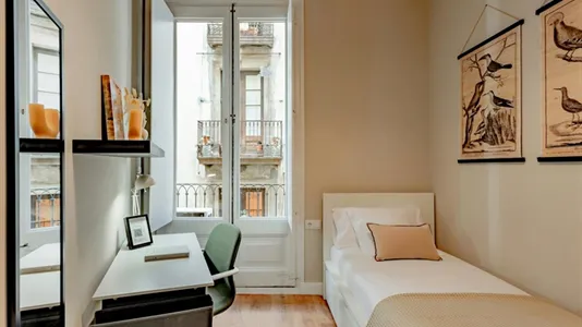Rooms in Barcelona Ciutat Vella - photo 1